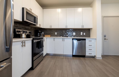 Downtown Louisville Apartment | Modern Nulu 2BR CozySuites 03