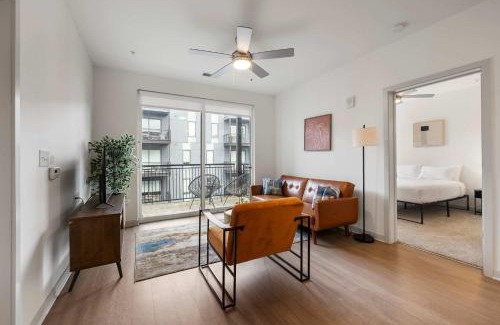 Downtown Louisville Apartment | Modern Nulu 2BR CozySuites 09