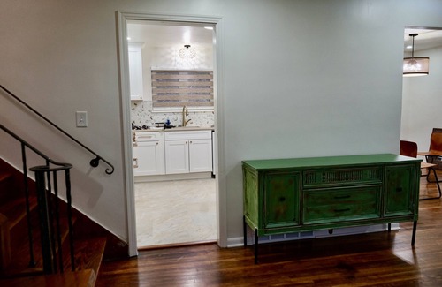 Churchhill House | Modern Oasis: Renovated 3BR Haven in Private Cul-de-Sac