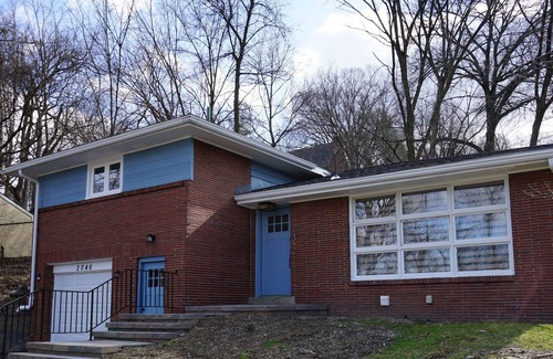 Churchhill House | Modern Oasis: Renovated 3BR Haven in Private Cul-de-Sac