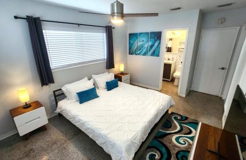 Deerfield Beach House | Modern Oasis! Walk to Beach, King Bed, Backyard & Workspace