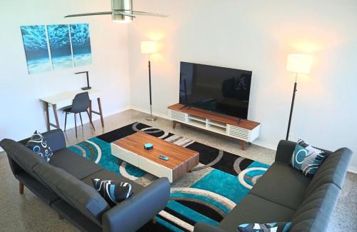 Deerfield Beach House | Modern Oasis! Walk to Beach, King Bed, Backyard & Workspace