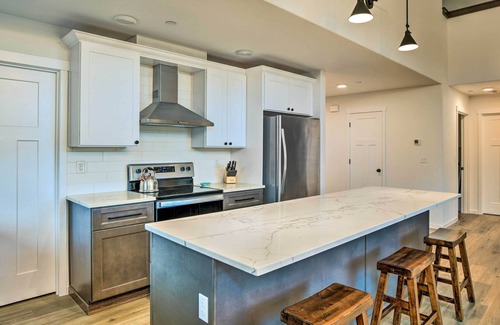 Ocean Shores House | Modern Ocean Shores Getaway with Dock!