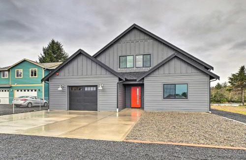 Ocean Shores House | Modern Ocean Shores Getaway with Dock!