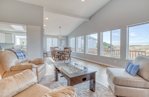 Bayshore House | Modern Oceanfront Home w/Hot Tub in Bayshore Community