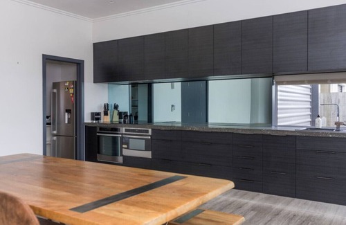 Methven House | Modern on McMillan | Central, WiFi, Smart TV