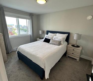Langford Apartment | Modern One-Bedroom Retreat in Bear Mountain