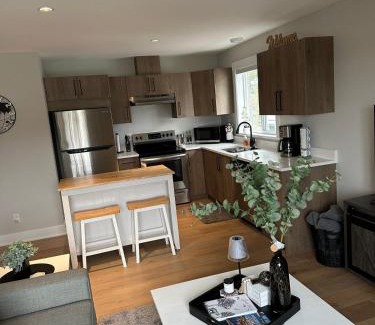 Langford Apartment | Modern One-Bedroom Retreat in Bear Mountain