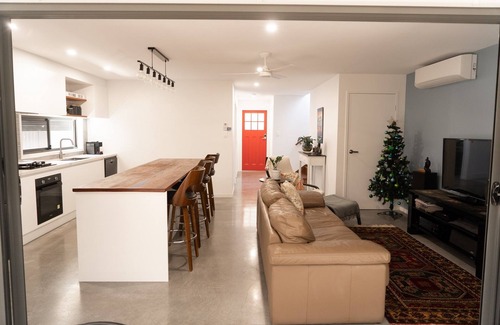 Palm Beach House | Modern Palm Beach getaway right near Talle Estuary