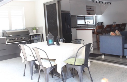 Palm Beach House | Modern Palm Beach getaway right near Talle Estuary