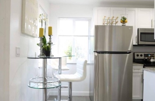 Pinewood Park Apartment | Modern Parisian Flat