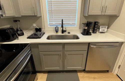 Raleigh House | Modern, Peaceful& Modern Home Near Downtown Raleigh & Shopping Centers!