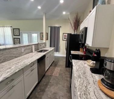 Ocala House | Modern & Peaceful Retreat Near WEC & Ocala Amenities