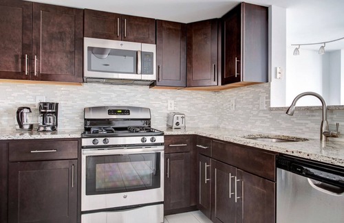 Pentagon City Apartment | Modern Pentagon City 1BR w/W/D, Gym & Lounge, near Metro, by Blueground