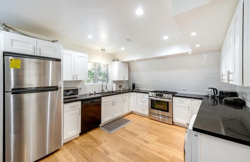 Pine Mountain Club House | Modern Pine Mountain Club Cabin with Community Pool!