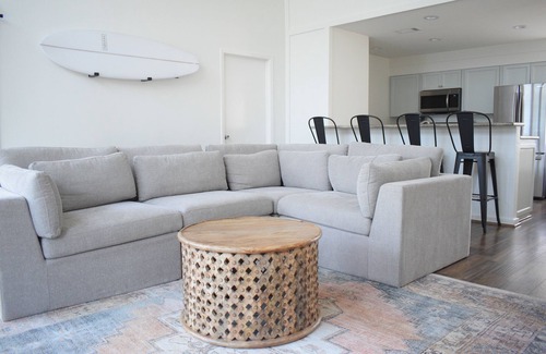 Pirates Beach House | Modern Pirates' Beach Bungalow - 5 Minute Walk to Beach