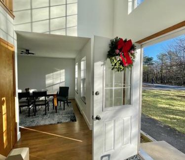Albrightsville Ski Chalet | Modern Poconos home, game room, pool, waterparks