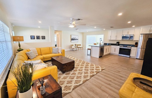 Vero Beach South House | Modern Pool Home- 19th Ave