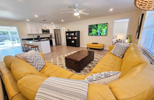 Vero Beach South House | Modern Pool Home- 19th Ave