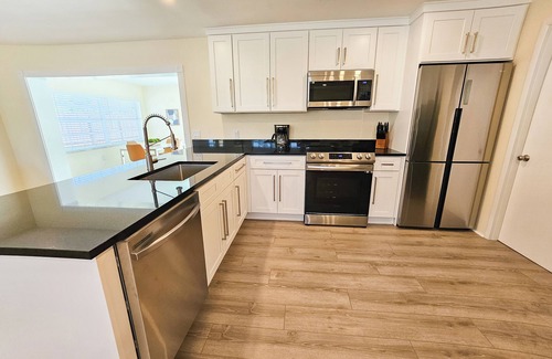 Vero Beach South House | Modern Pool Home- 19th Ave