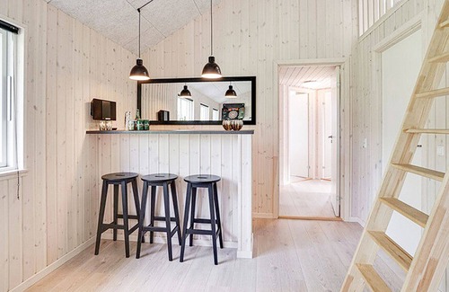 Grenaa House | Modern pool house with great equipment, WiFi, oven and large kitchen