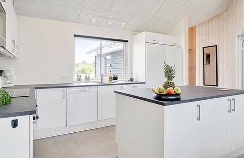 Grenaa House | Modern pool house with great equipment, WiFi, oven and large kitchen