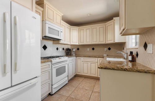 Los Altos House | Modern Pool House | Solar Heated Pool 3 BR in LB