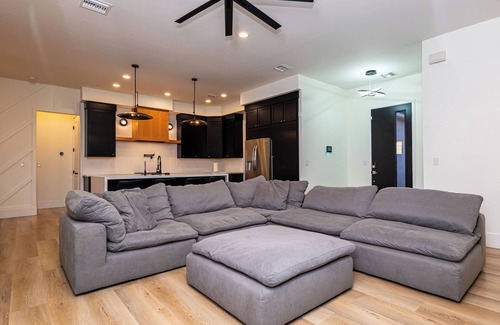 Bullhead City House | Modern Pool Oasis, Close to Lake, River, and Casinos!
