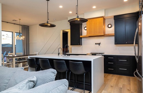 Bullhead City House | Modern Pool Oasis, Close to Lake, River, and Casinos!