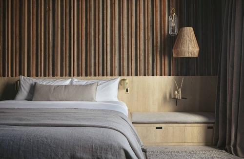 Lower State House | Modern Premium Room, Overlooking State Street!