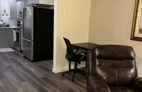 Saanich East House | Modern & Private 2BR Suite