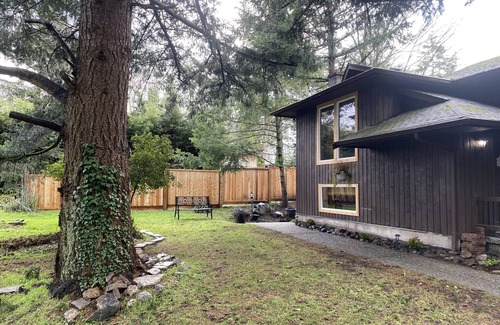 Saanich East House | Modern & Private 2BR Suite