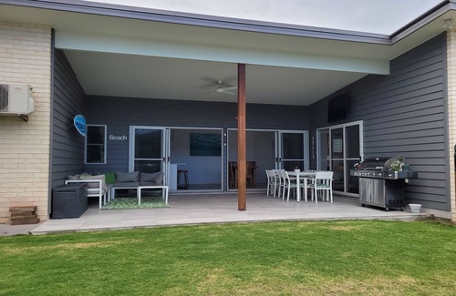 Coolum Beach House | Modern Private 4 bedroom house