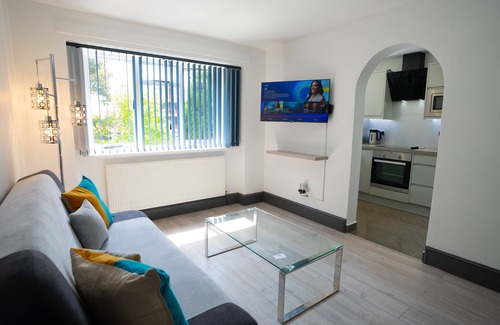 Rushmoor District Apartment | Modern Private Apartment Centrally Located