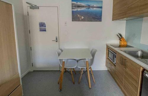 Hamilton Apartment | Modern Private Apartment with AC and free parking