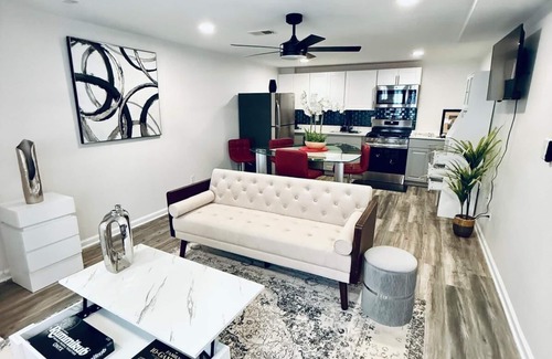 Austell Apartment | Modern Private Bungalow Near Six Flags