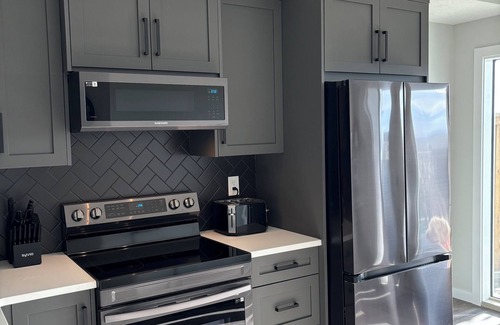 Southeast Calgary House | Modern, private & cozy 1 BR walkout suite in Seton