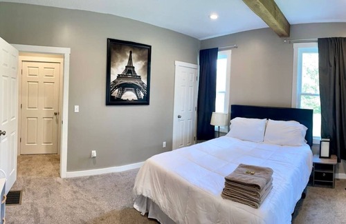 Accident House | Modern Private Room near Deep Creek Lake