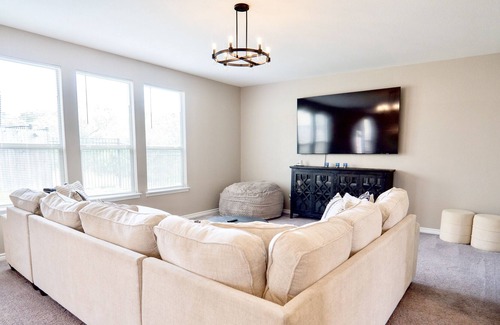 Medina Valley House | Modern Private San Antonio Retreat Near SeaWorld!