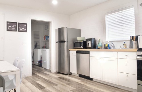 Tulare House | Modern & Private Tulare Getaway Near the Outlets!