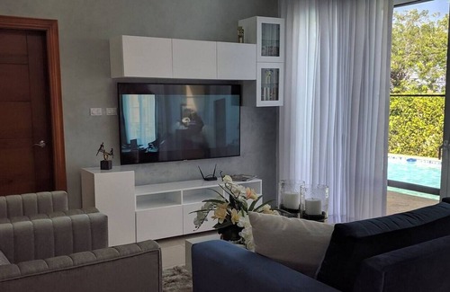 La Mulata Villa | Modern & private villa minutes from the beach