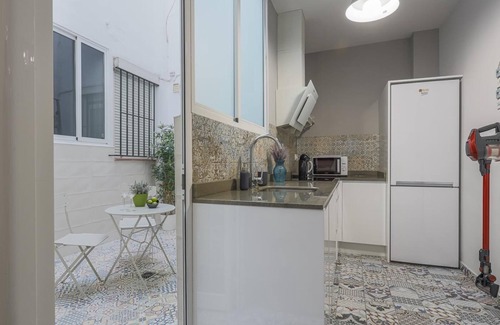 San Roque Apartment | Modern & quiet apartment in typical Sevilla house