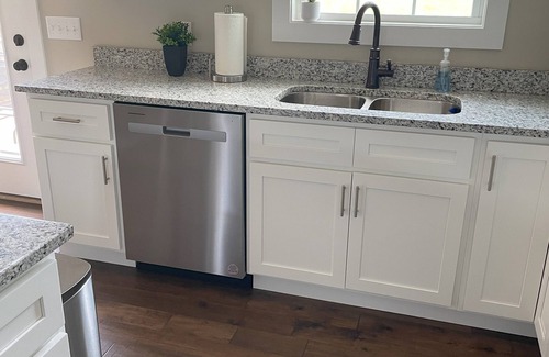 Elizabethtown House | Modern, Quiet, & Comfortable Stay - Near E-Town Sports Park, BluOval SK & Eats!