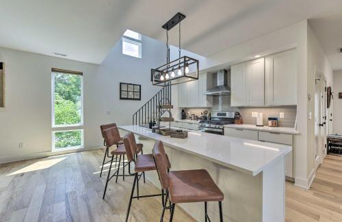 Downtown House | Modern Raleigh Home with Patio about 2 Mi to Downtown!