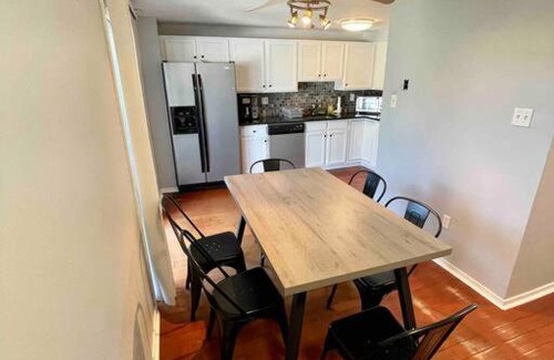 Southend House | Modern & Recently Renovated Beach house. Sleeps 6