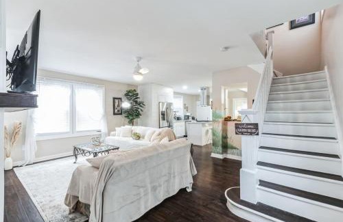 Ventnor City House | MODERN REHAB By the Bay Short walk 2 THE BEACH