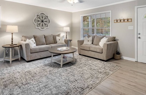 Saint Elmo House | Modern Rehab on Tung