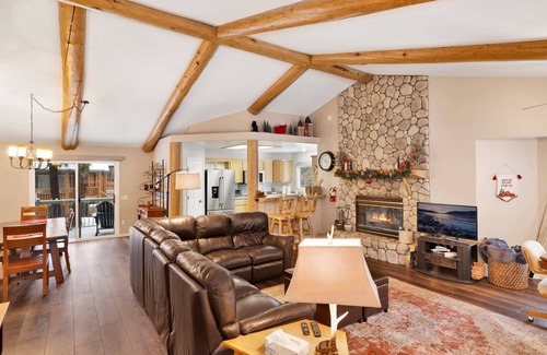 Castle Glen Estates Ski Chalet | Modern Relaxation at Castle Glen Gem Big Bear Lake