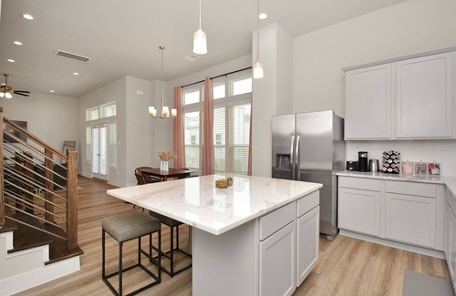 Spring Branch Central House | Modern, Relaxing Home in HTX - Sleeps 10+ Guests!