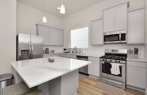 Spring Branch Central House | Modern, Relaxing Home in HTX - Sleeps 10+ Guests!